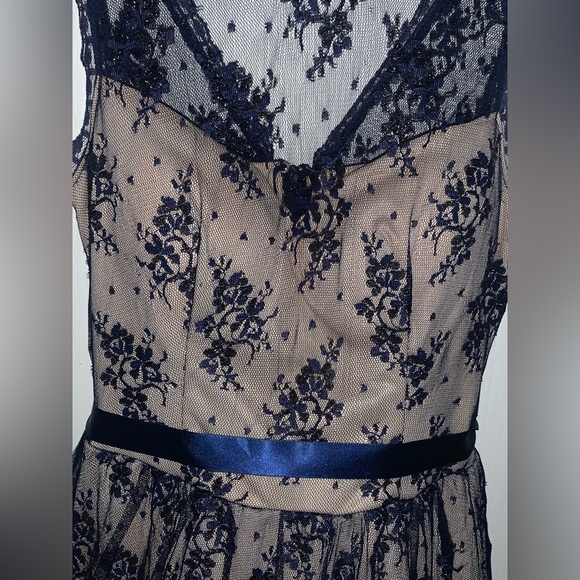 Windsor Navy and Nude Lace Dress - Size 7/8 - Picture 3 of 7